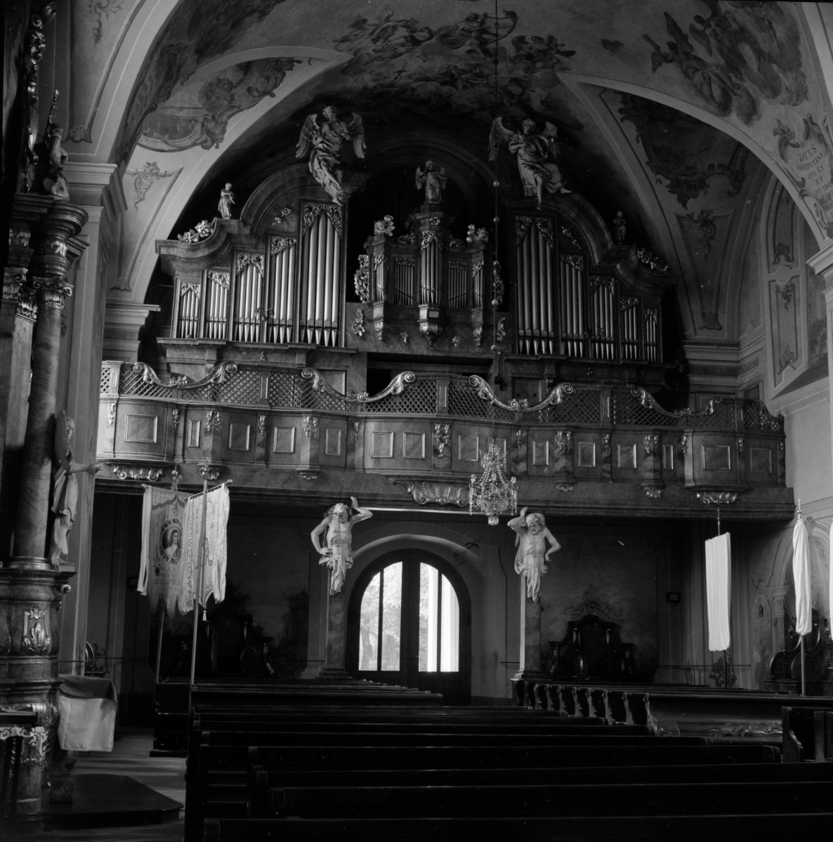 kościół klasztorny jezuitów pw. Nawiedzenia NMP - wnętrze, prospekt organowy, skan 1