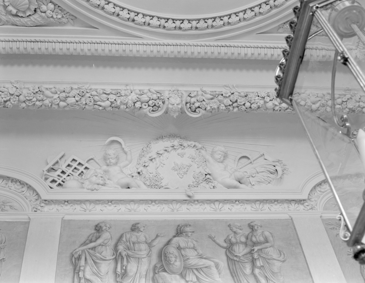 założenie pałacowo-ogrodowe - wnętrze: korpus główny, wielka sień, faseta - fragment, skan 1