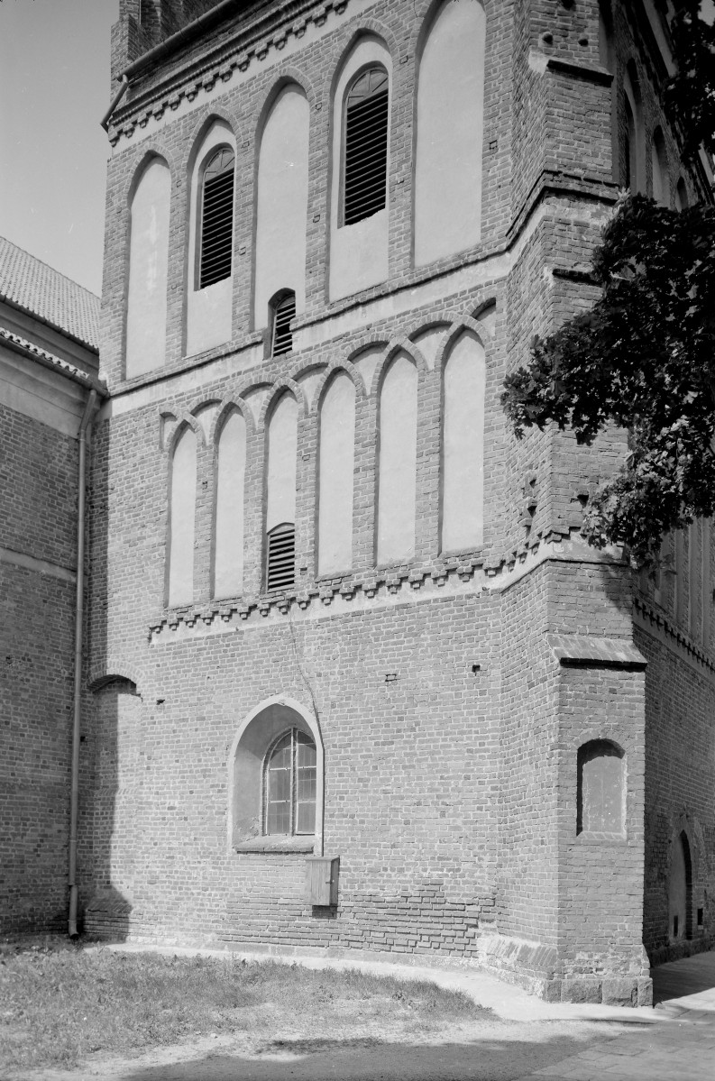 Katedra św. Michała Archanioła - dzwonnica, skan 1