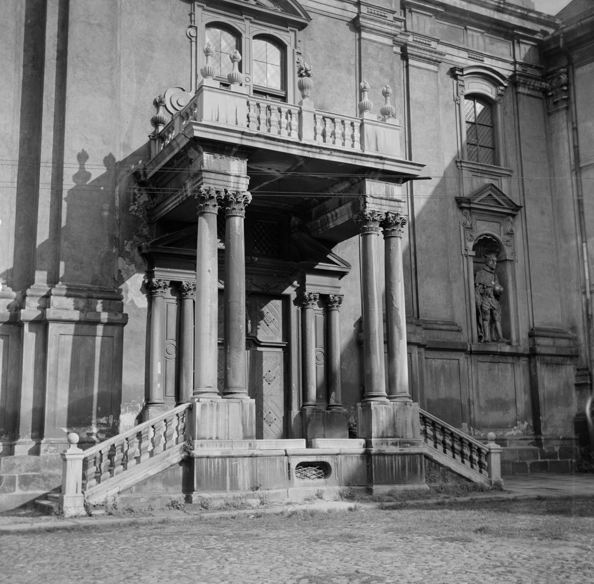 kościół Wniebowzięcia Najświętszej Marii Panny - portal, skan 1