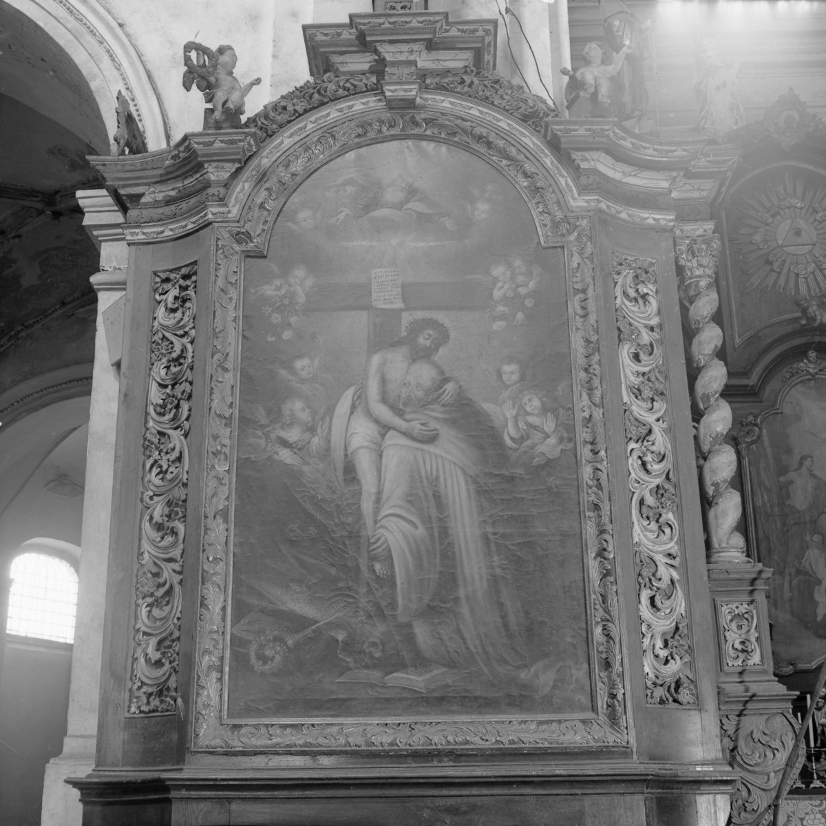 Bazyliki Wniebowzięcia NMP - wnętrze: ołtarz boczny w nawie głównej, skan 1