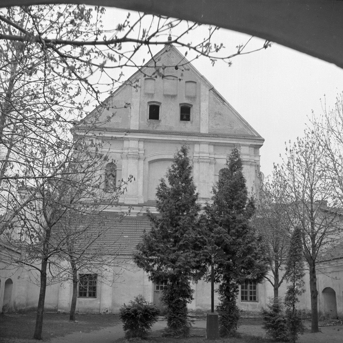 kościół bernardynów pw. św. Antoniego - elewacja zachodnia, skan 1