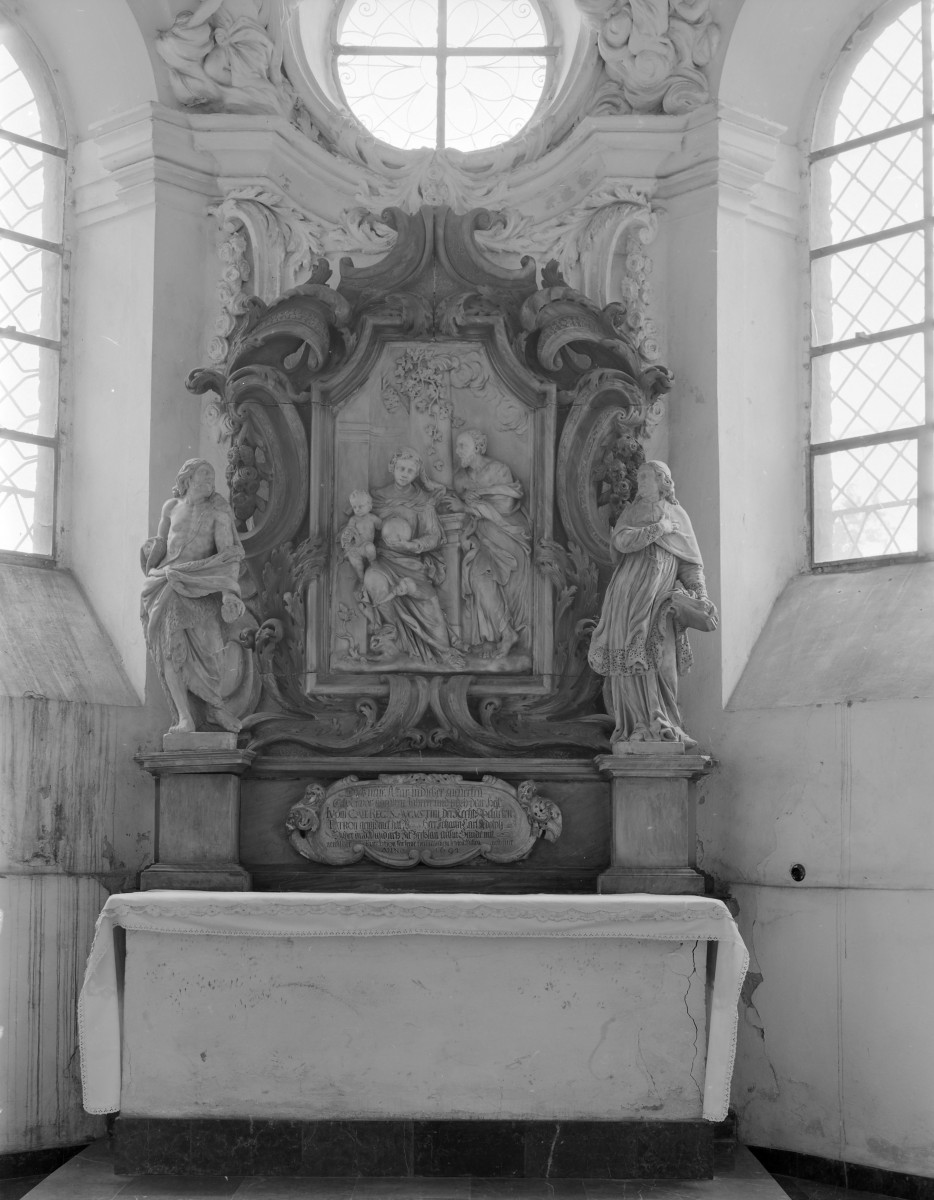 kościół pw. Najświętszej Marii Panny Na Piasku - wnętrze: kaplica, ołtarz, skan 1