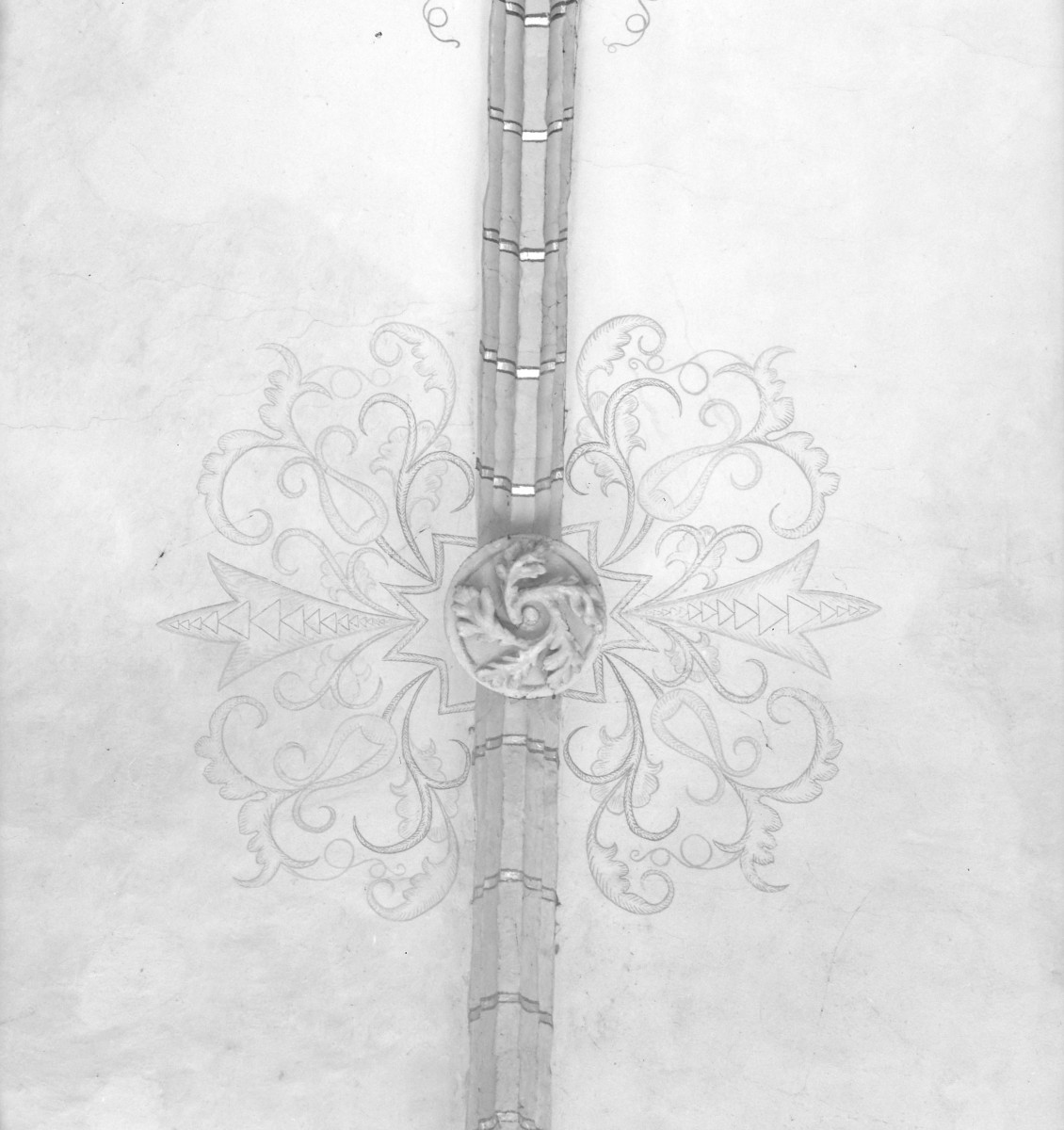 Kościół Wniebowzięcia Najświętszej Maryi Panny - wnętrze. Zwornik z motywem roślinnym. Sklepienie nawy., skan 1