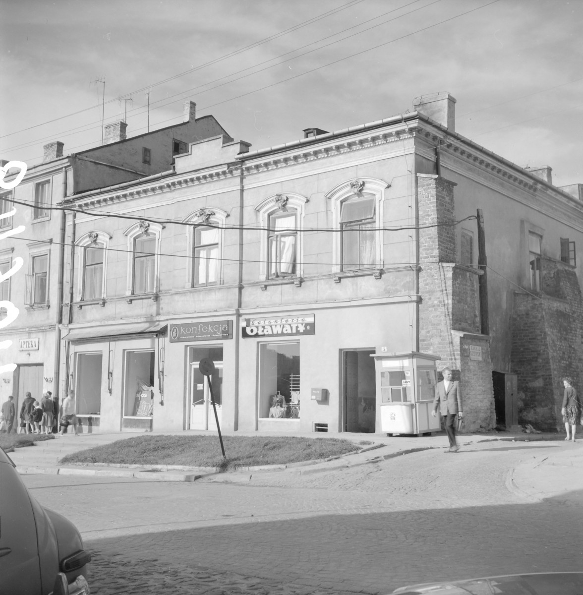 kamienica - elewacja frontowa, skan 1