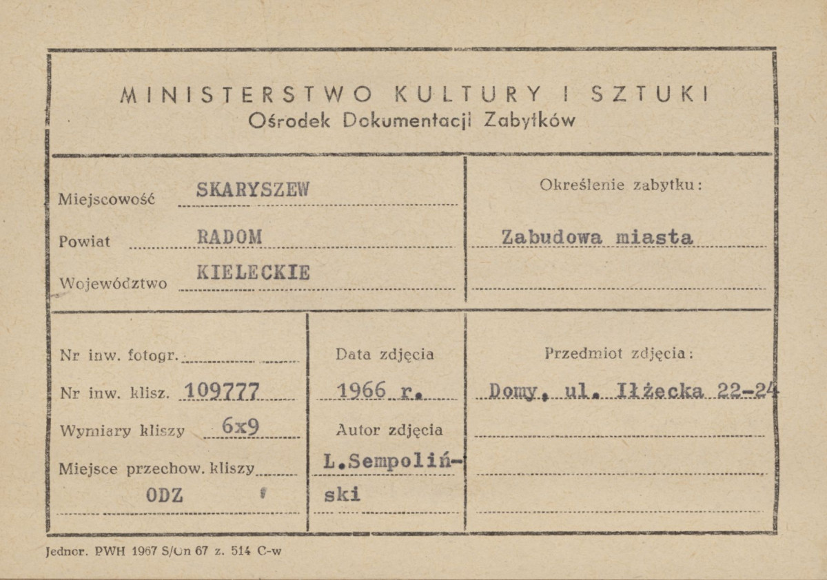 Miasto - widok domów przy ulicy Iłżeckiej,  m.in. nr 6 - metryczka, skan 1