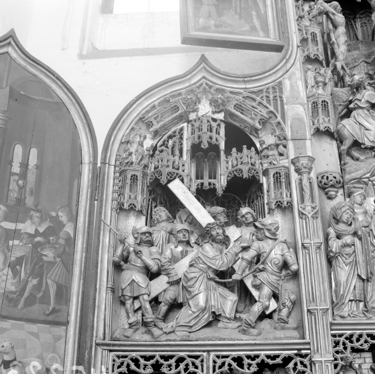 bazylika Mariacka - wnętrze: ołtarz antwerpski pw. św. Adrian, scena "Niesienie Krzyża", skan 1