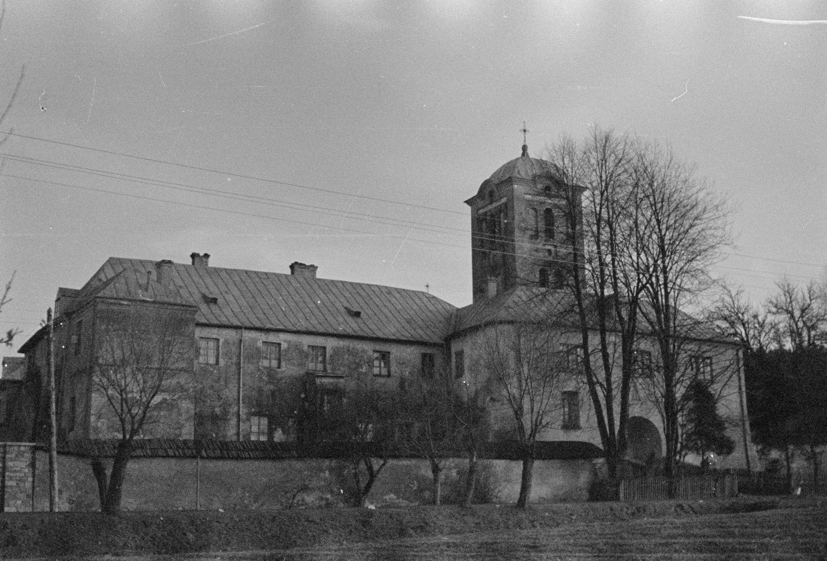 klasztor Bernardynek - elewacja zachodnia, skan 1