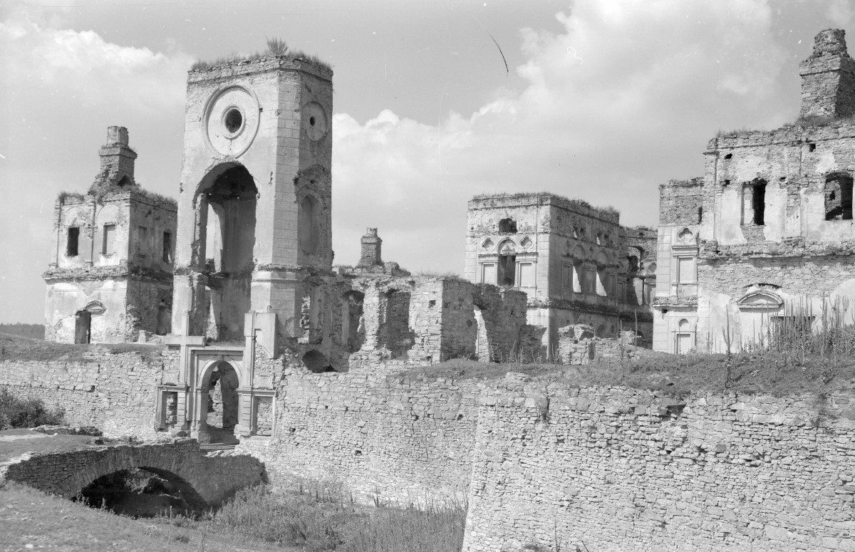 Zamek Krzyżtopór - widok ogólny od wjazdu, wieża, brama, skan 1