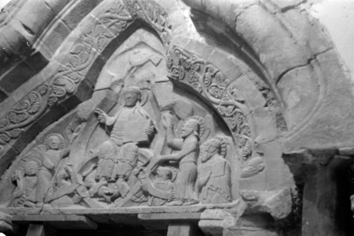 późnoromański tympanon północnego portalu w Bazylice Świętej Trójcy i Najświętszej Marii Panny w Strzelnie, skan 1