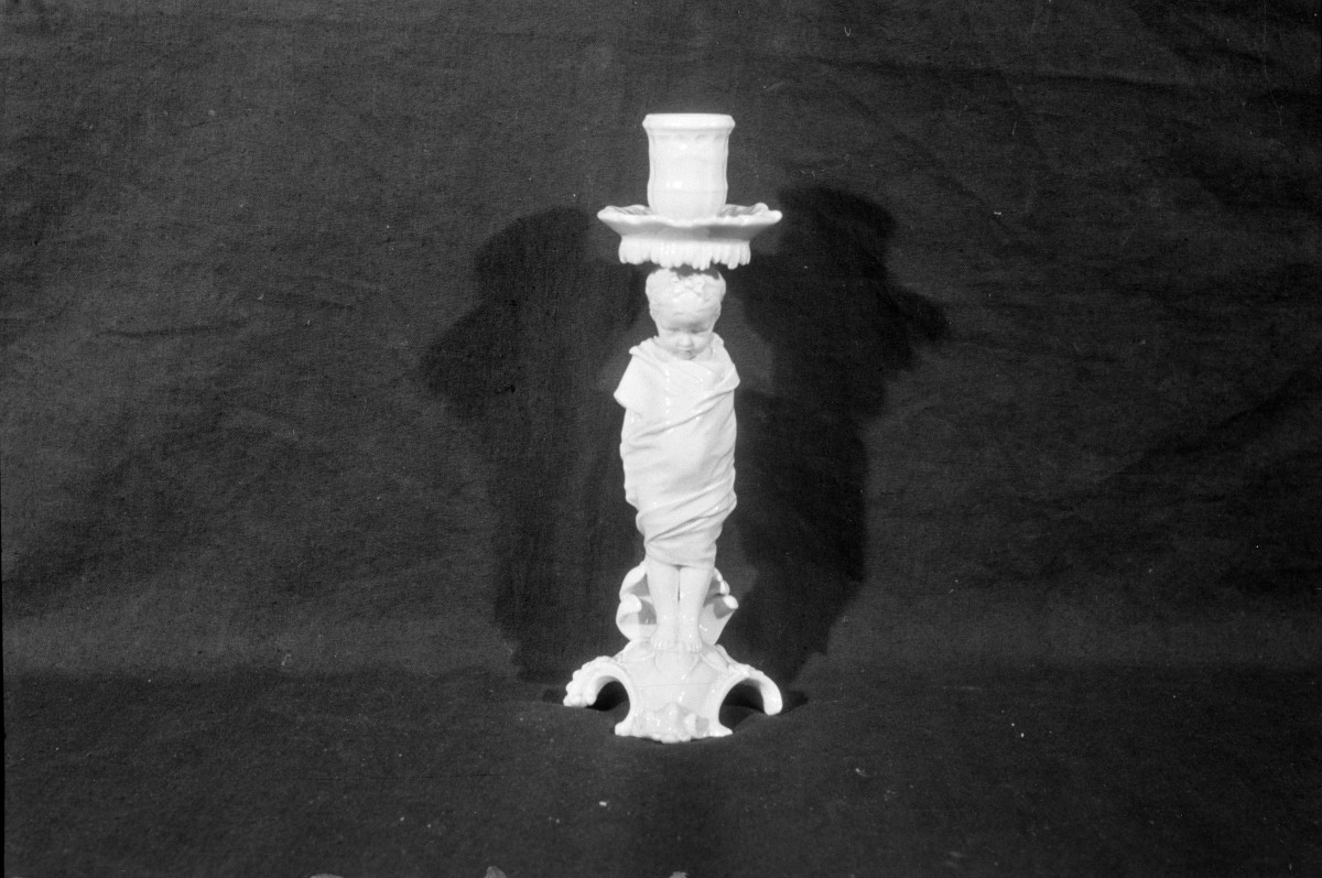 Muzeum Śląskie we Wrocławiu, lichtarz porcelanowy "Stary Berlin", skan 1