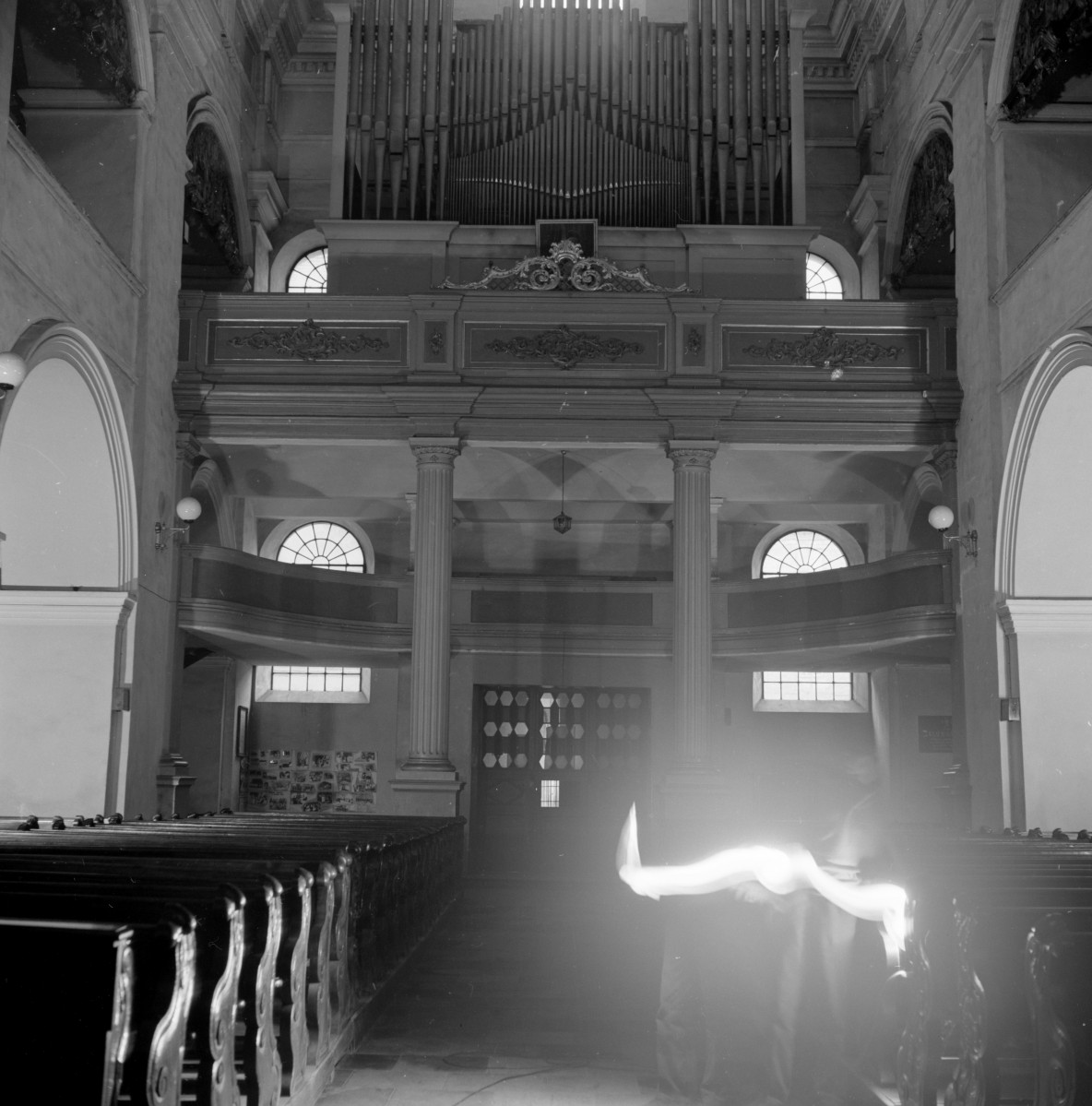 kościół Garnizonowy pw. św. Wojciecha i św. Stanisława - prospekt organowy, empora, skan 1