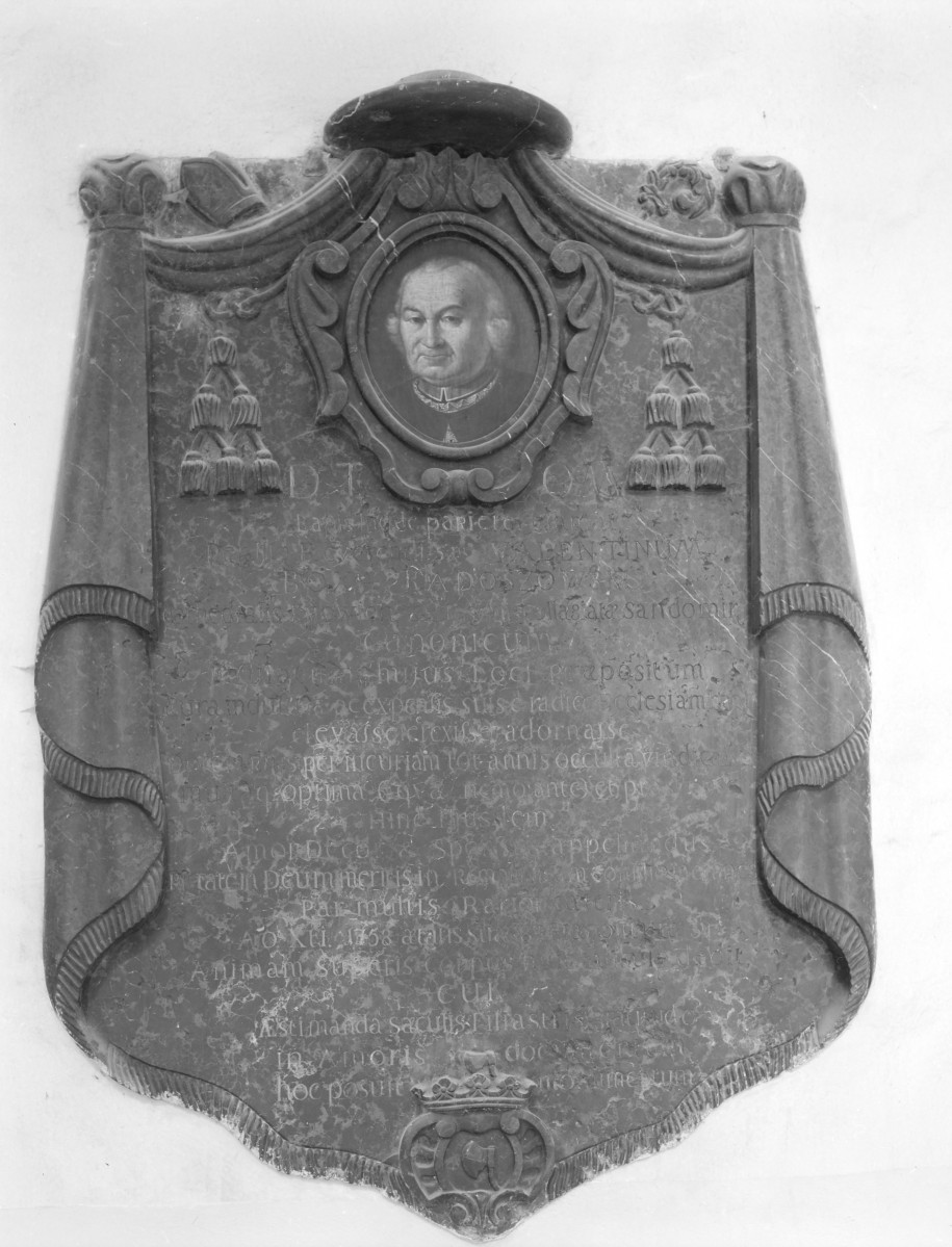 kościół pokolegiacki - wnętrze: epitafium, skan 1