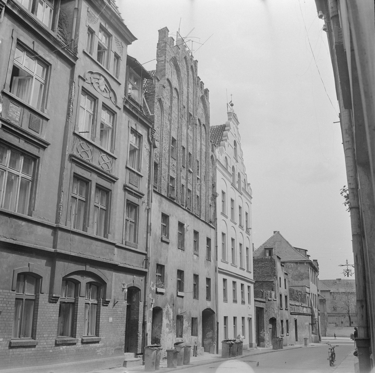 fragment zabudowy miasta - kamienice przy ul. Rabiańskiej, skan 1