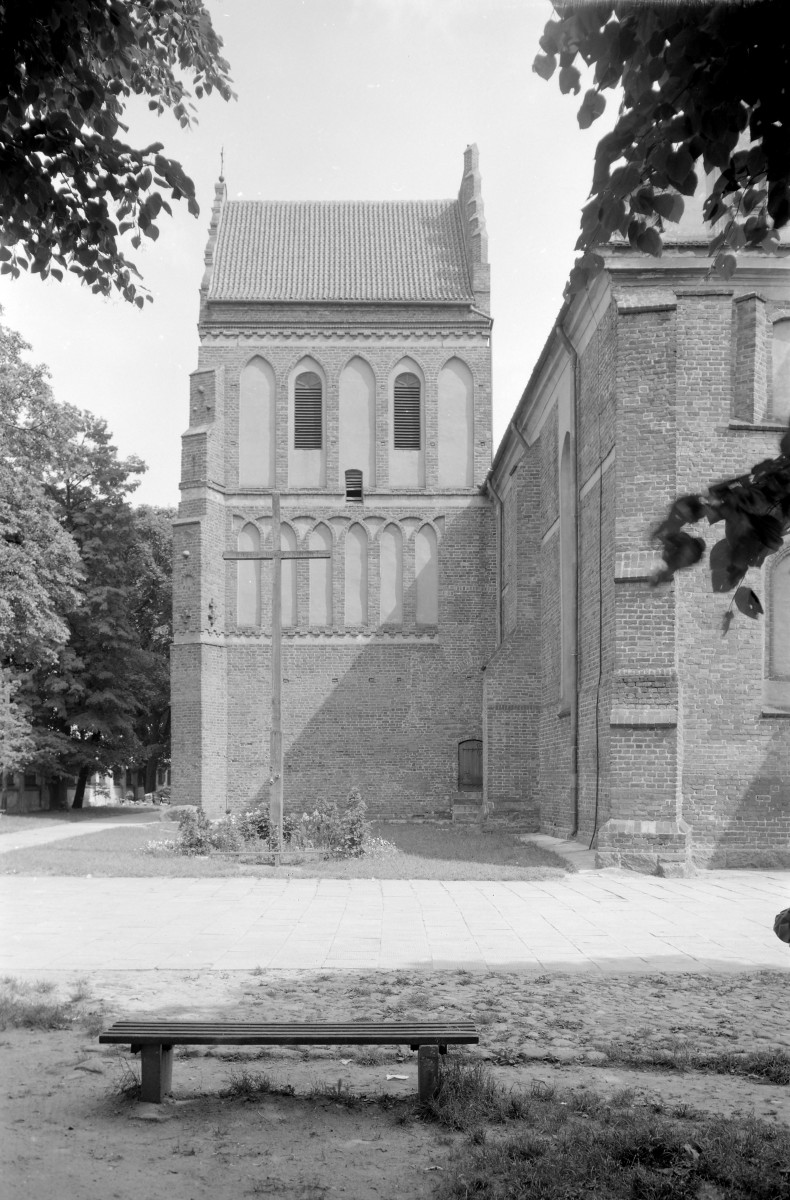 katedra św. Michała Archanioła - dzwonnica, elewacja, skan 1