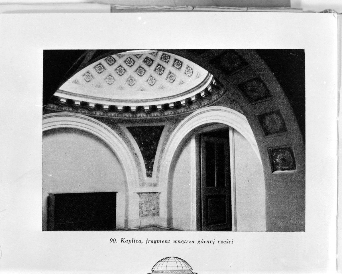 Łazienki Królewskie. Pałac na wodzie. - Kaplica, górna część. Sklepienie z widocznym gzymsem.  (1920)
Reprodukcja z W. Tatarkiewicz "Dominik Merlini" 1955 strona 108., skan 1