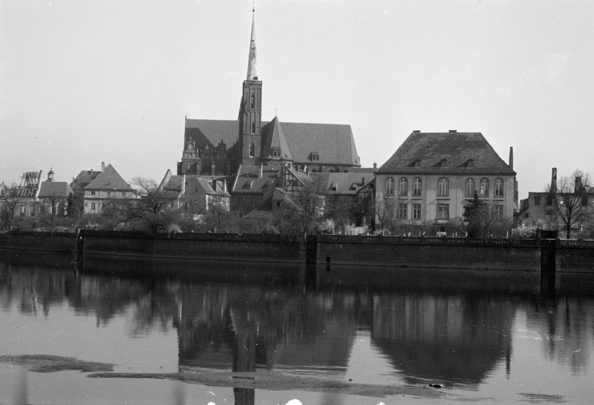 Kolegiata św. Krzyża i św. Bartłomieja, rzeka Odra oraz pałą Arcybiskupi, skan 1