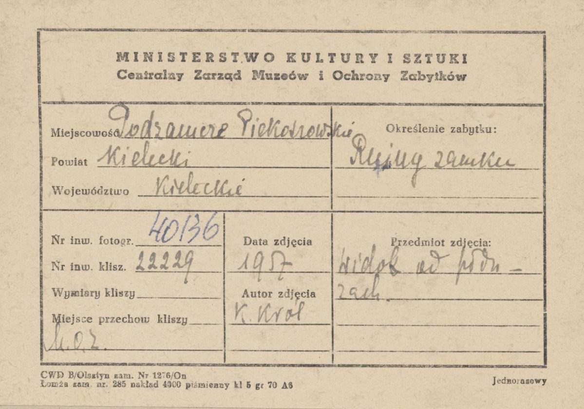 Ruiny pałacu - widok ogólny od strony płd. - zach. - metryczka, skan 1