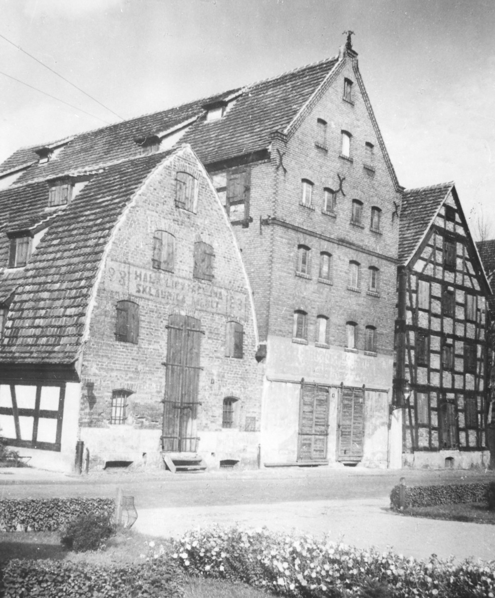 spichlerze nad Brdą - widok zewnętrzny, skan 1