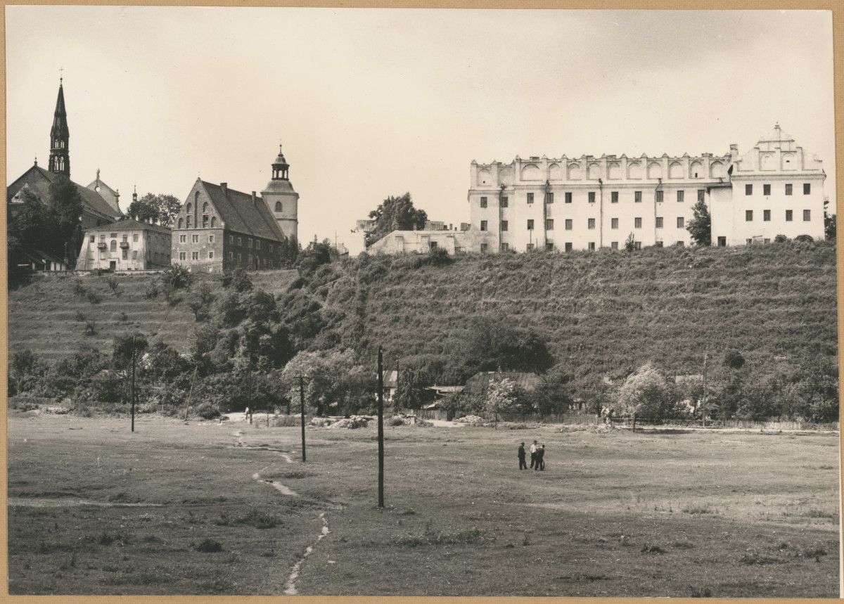 Katedra, wikariat, Dom Długosza, dzwonnica, Collegium Gostomianum,  widoczne od strony płd. - wsch.  , skan 1
