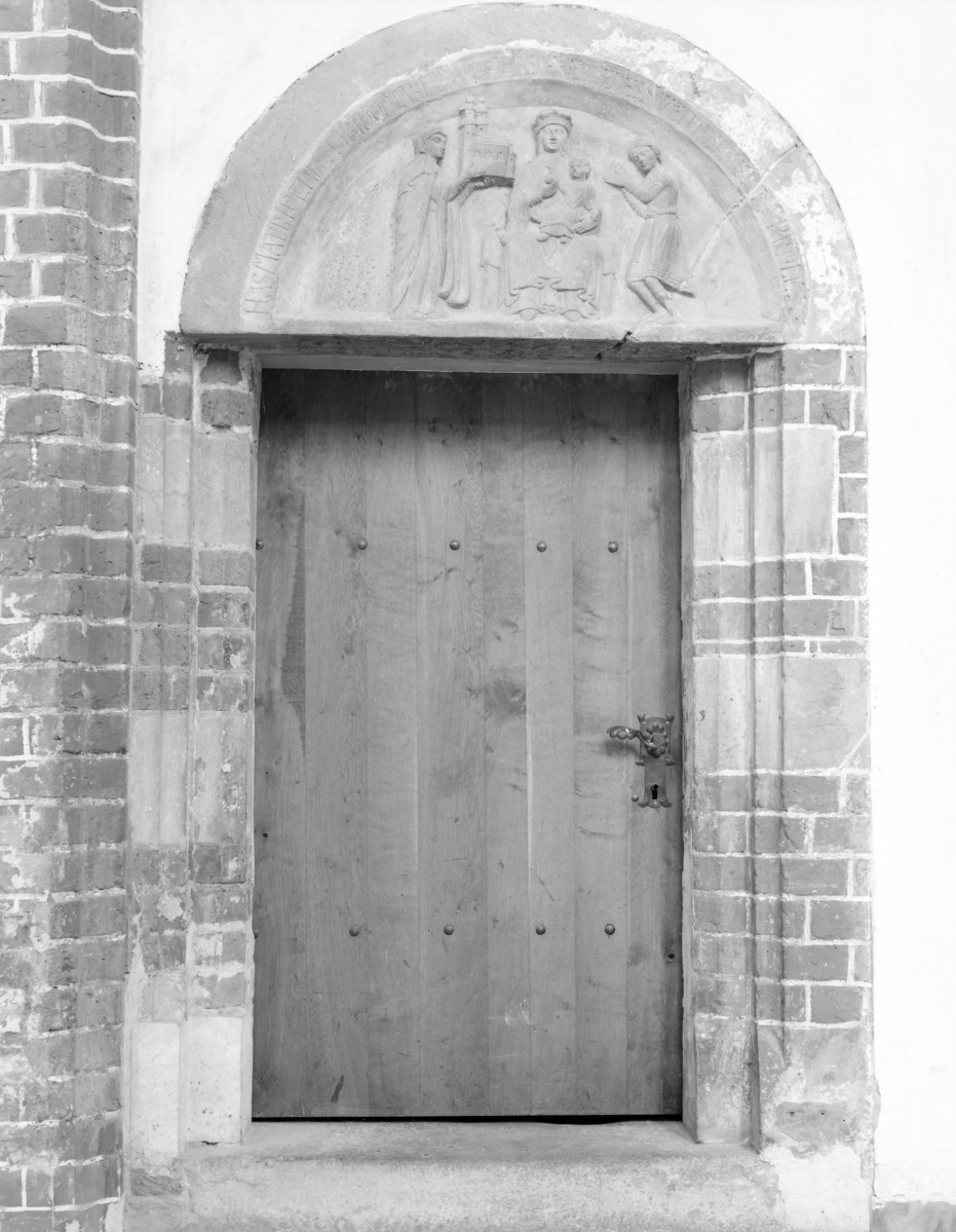 kościół pw. Najświętszej Marii Panny Na Piasku - portal, skan 1