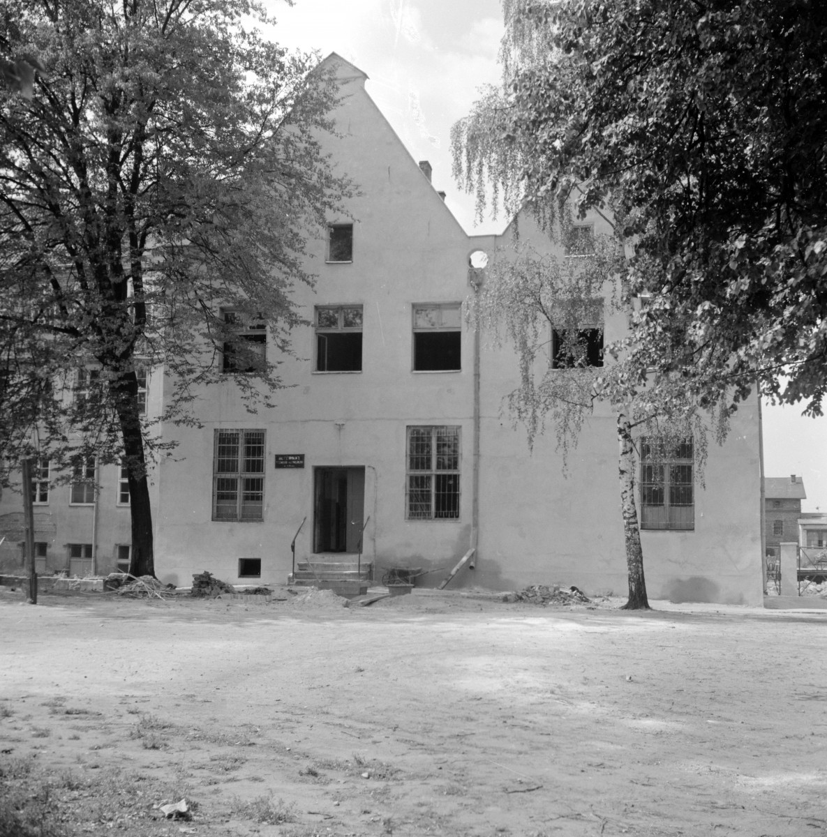 szkoła, tzw. Agnes Miegel Schule, internat - elewacja wschodnia, skan 1