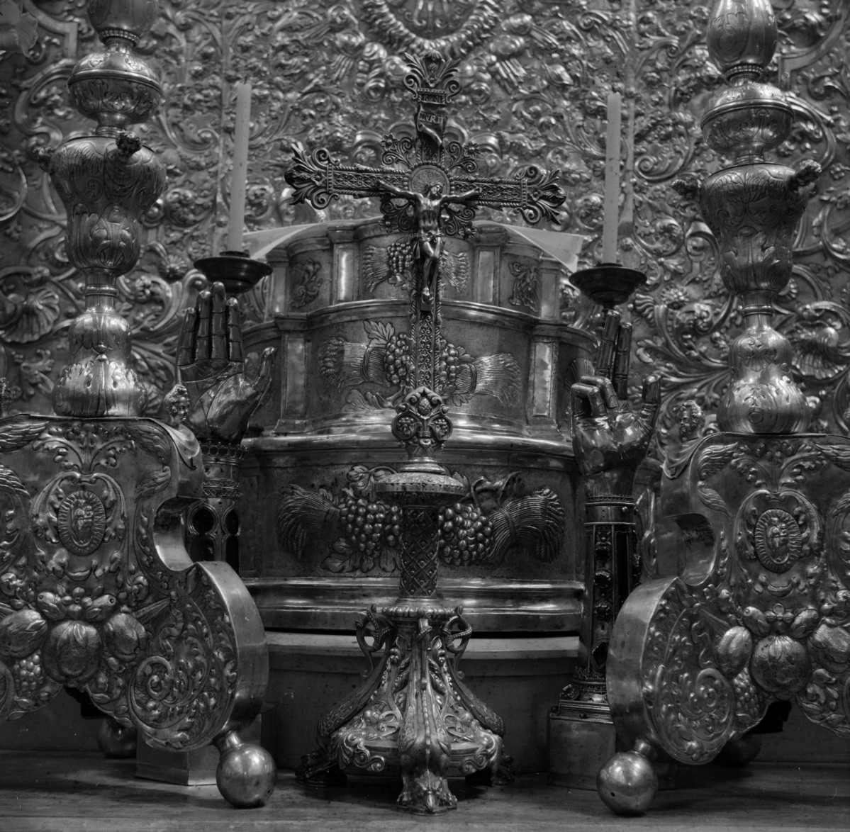 bazylika katedralna Wniebowzięcia NMP - relikwiarz - tabernakulum, skan 1