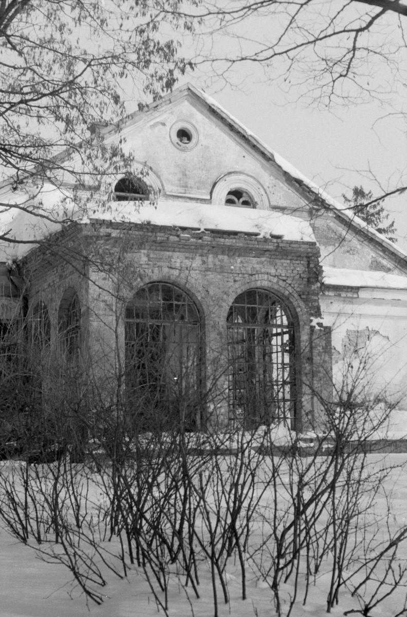 dwór Rudzińskich - elewacja szczytowa - oranżeria - elewacja boczna, skan 1