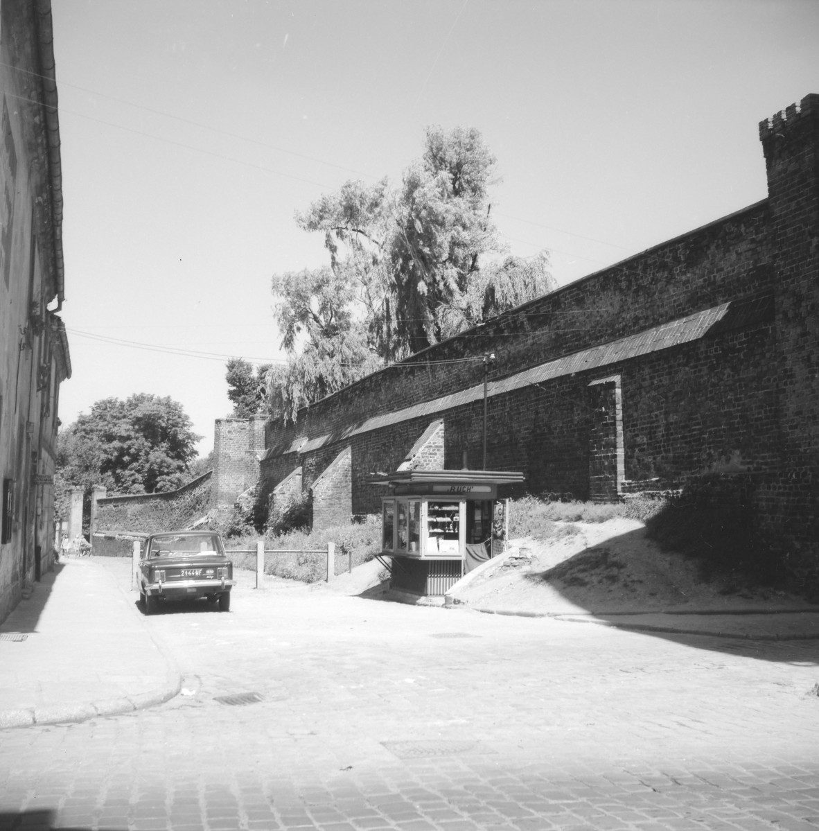 Odcinek murów miejskich na pn. od Bramy Grudziąckiej., skan 1