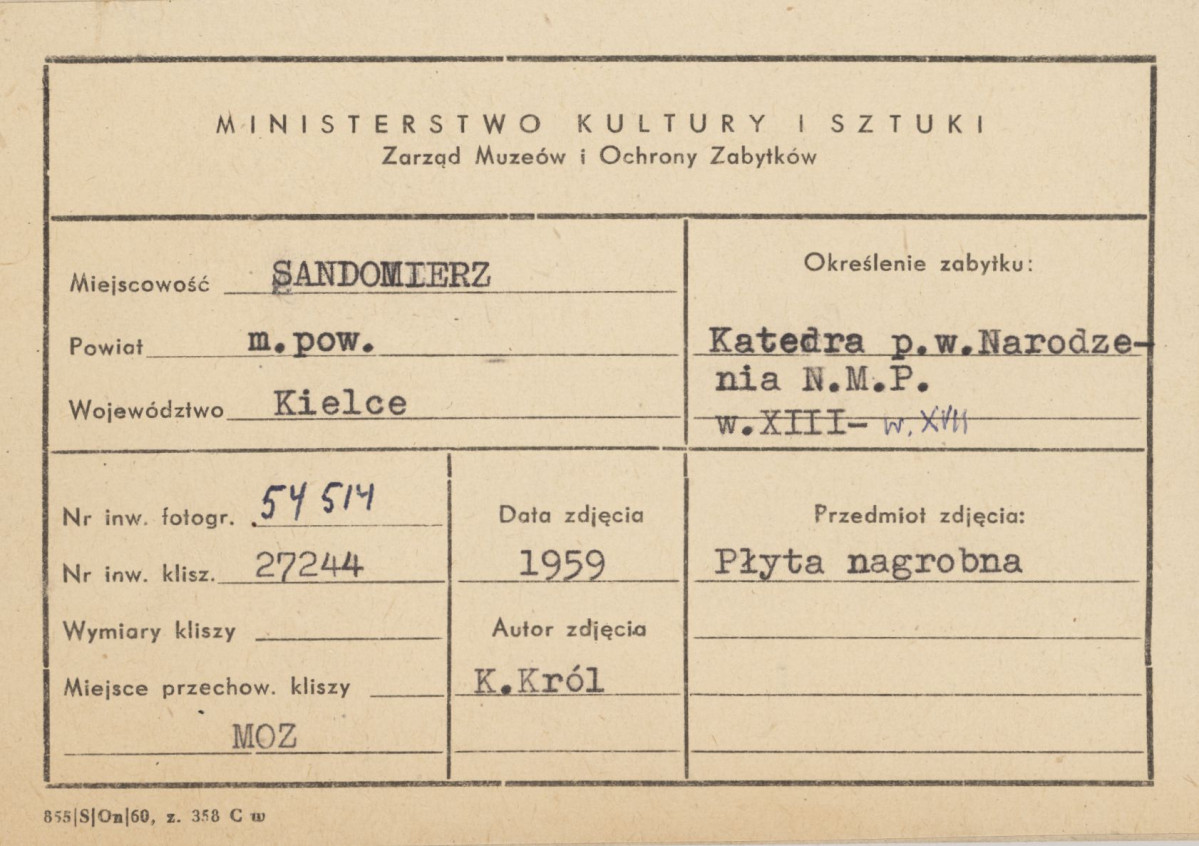  Katedra - wnętrze, płyta nagrobna - metryczka, skan 1