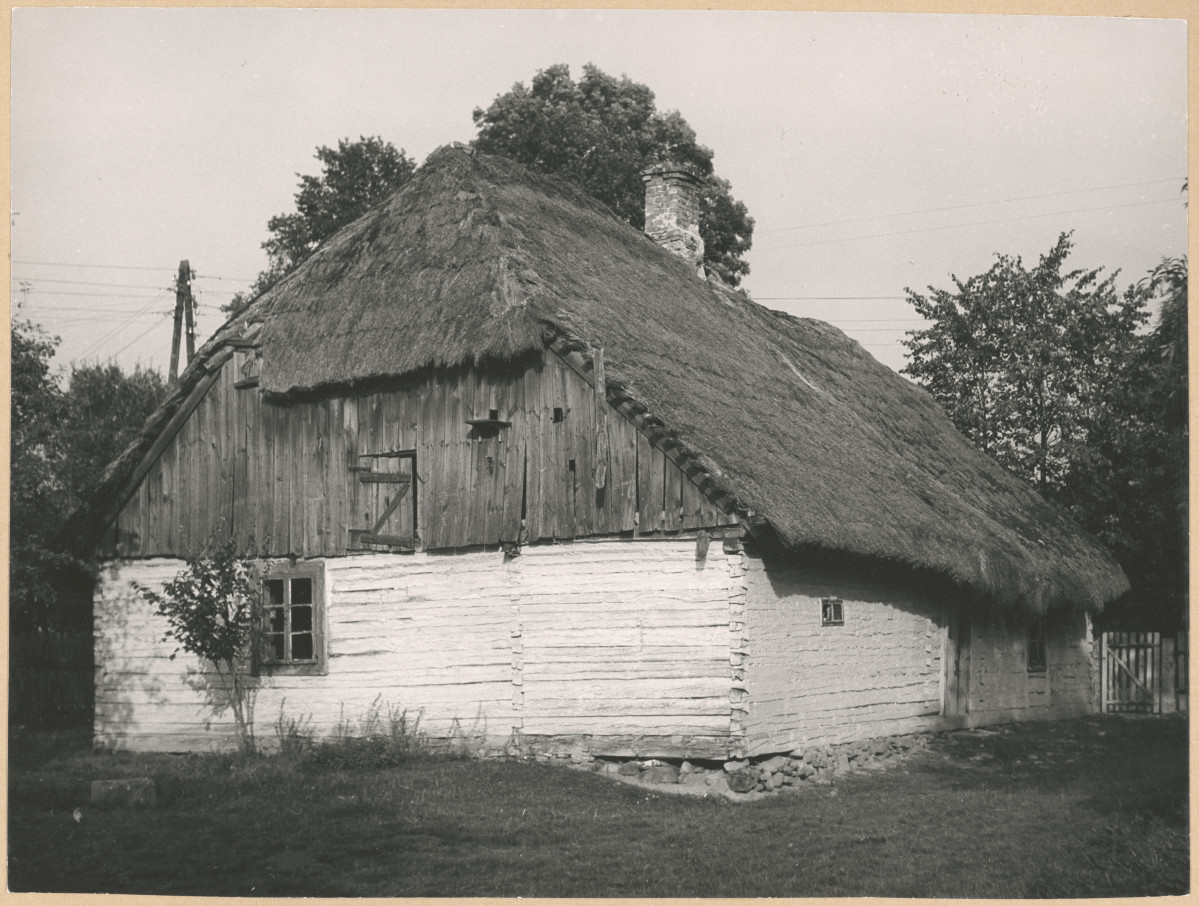 Chałupa drewniana - widok ogólny, skan 1