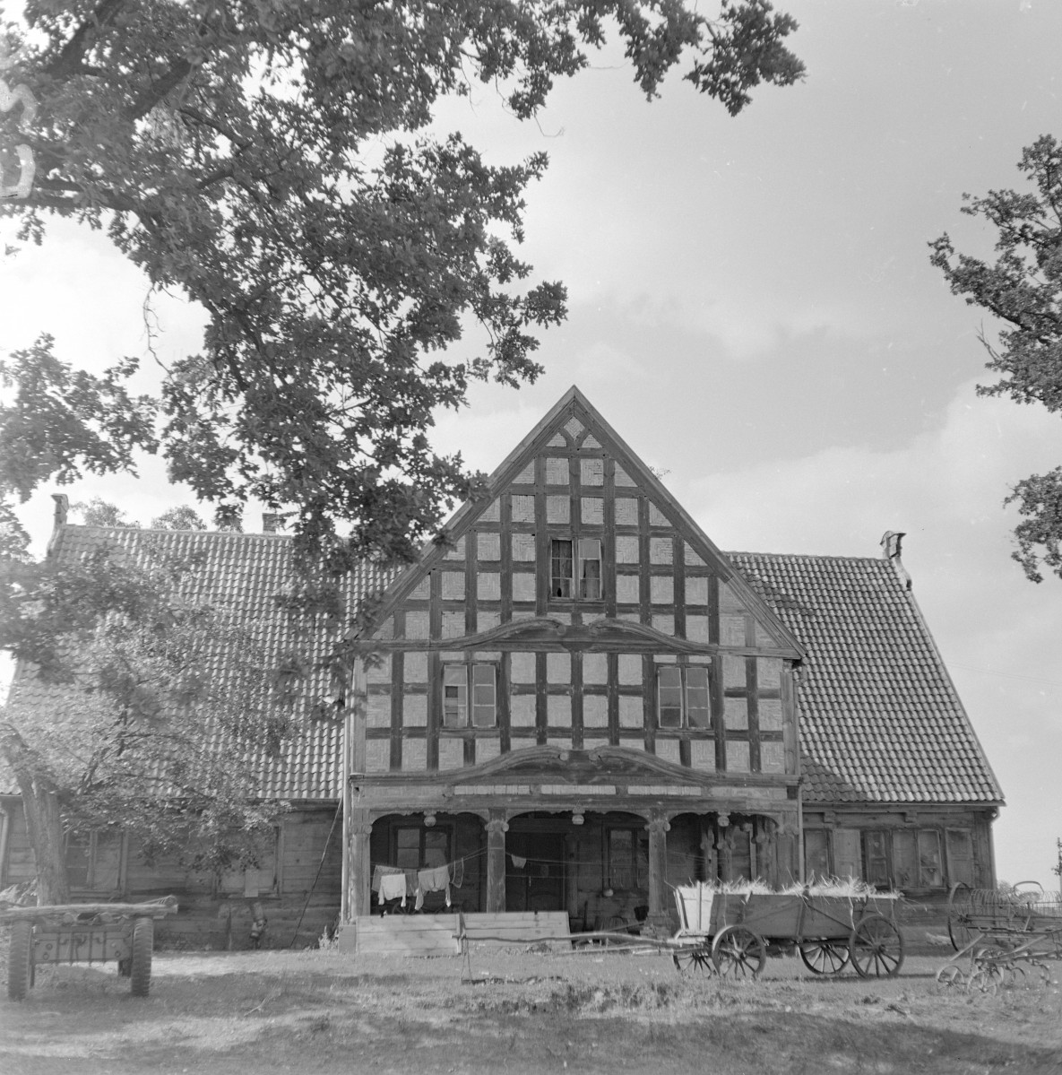 dom podcieniowy - elewacja szczytowa szachulcowa, skan 1