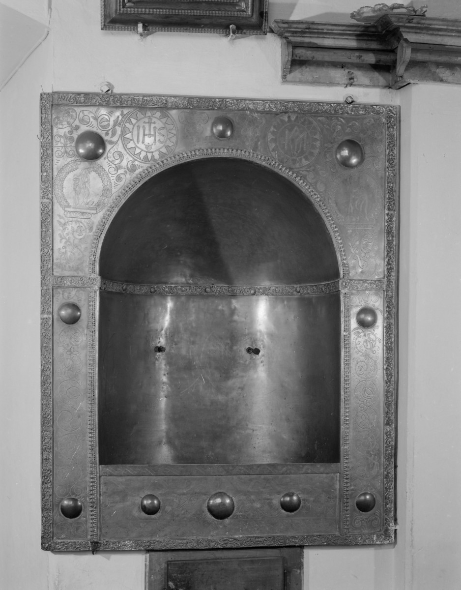 kościół pw. Św. Józefa - wnętrze: schowek w zakrystii, skan 1