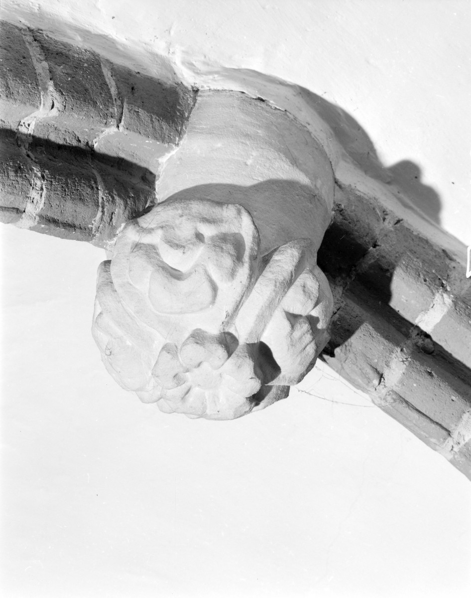 Opactwo Cystersów - wnętrze: kapitularz. Zwornik sklepienia., skan 1