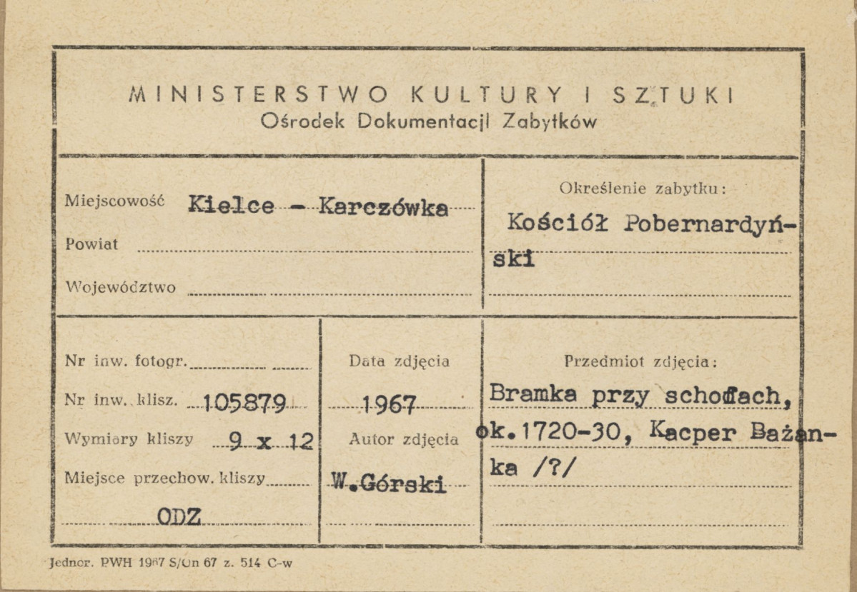 Zespół klasztorny - Karczówka , widok na bramkę przy schodach tarasowych - metryczka, skan 1