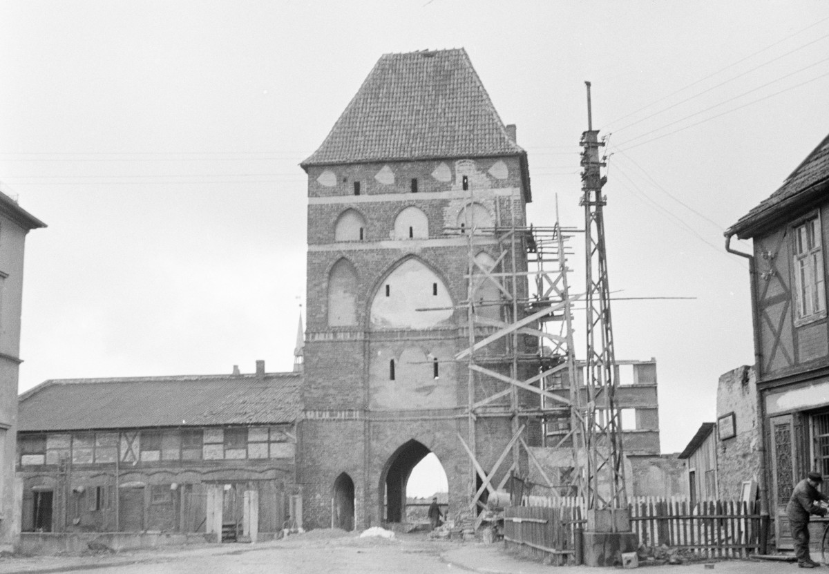 stare miasto - brama grodzka, skan 1