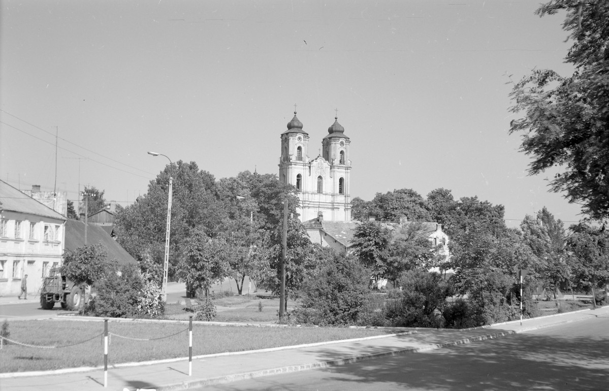 kolegiata - elewacja fronttowa, widok ogólny, skan 1