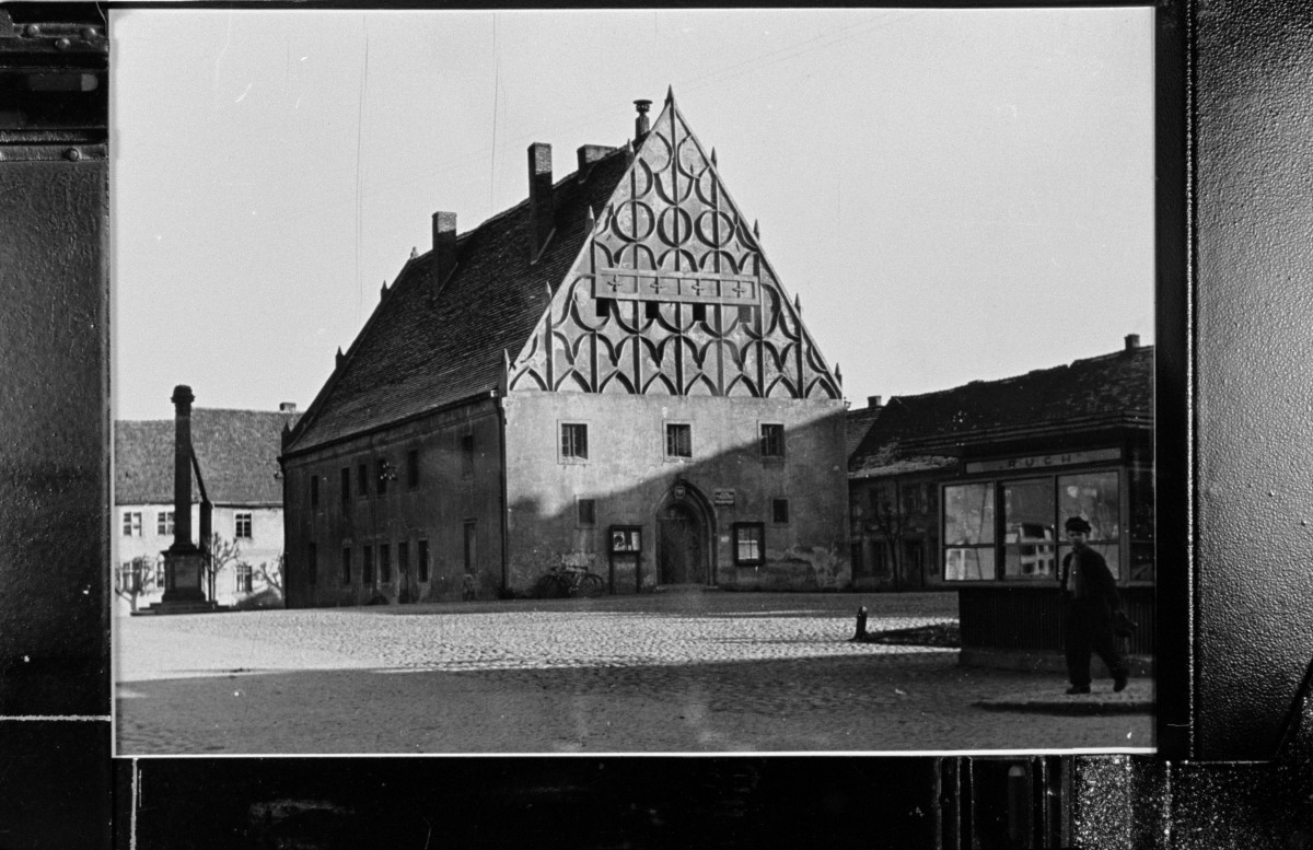 ratusz - szczyt, fasada zachodnia, dekoracja maswerkowa, rynek, skan 1