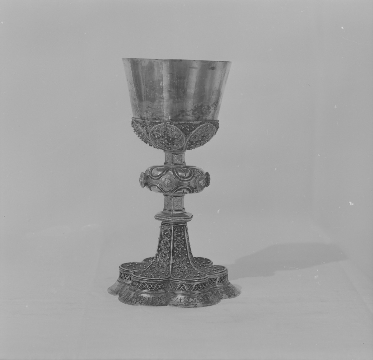 kościół pw. św. Jakuba Apostoła i św. Agnieszki, Dziewicy i Męczennicy - zbiory - kielich z 1585 - 1605, skan 1