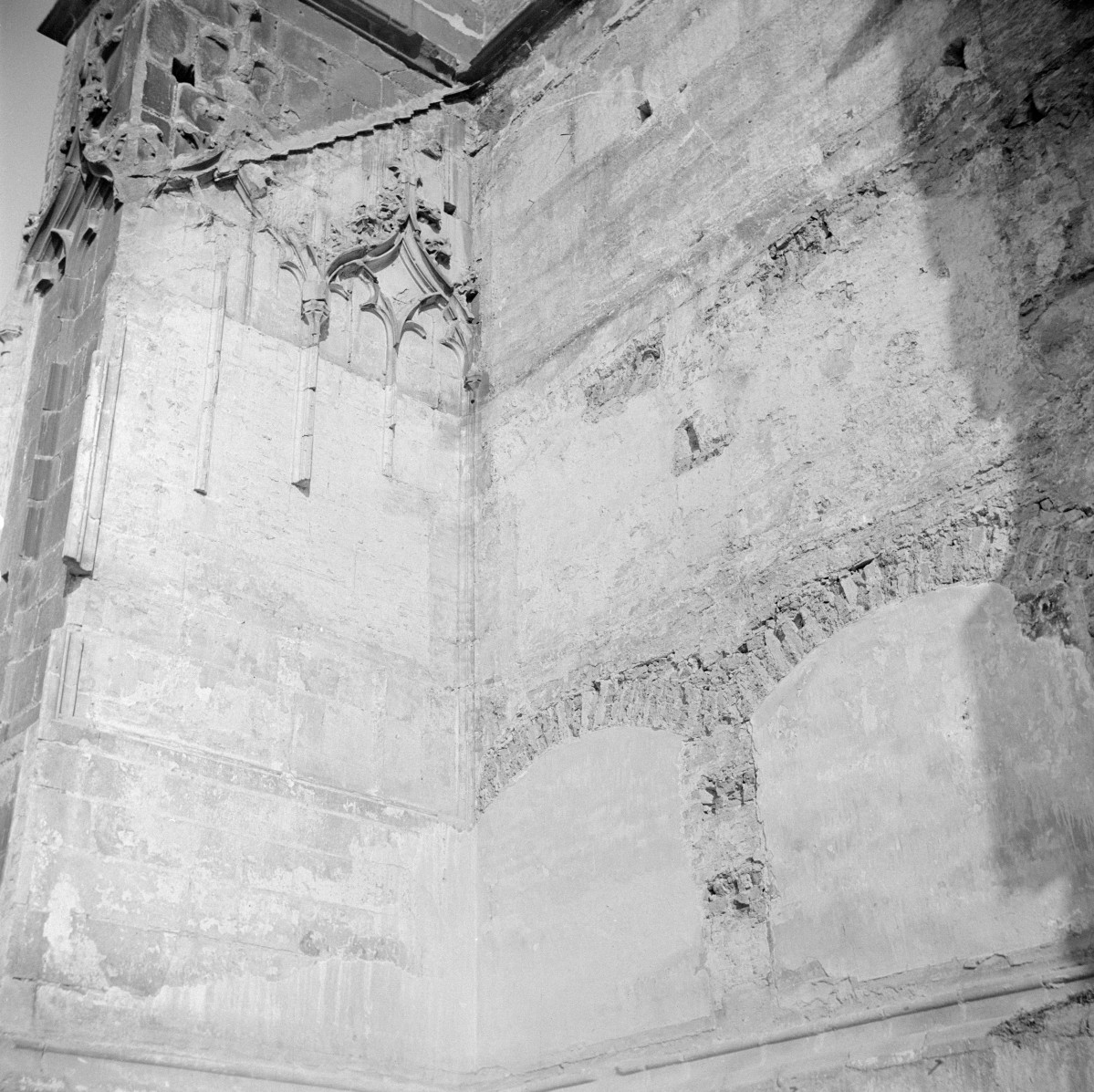 bazylika św. Jakuba i św. Agnieszki - elewacja, ornamenty, skan 1