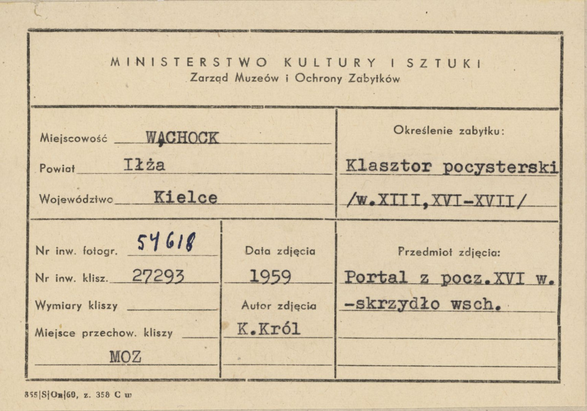 Zespół opactwa Cystersów - klasztor, widok na portal w skrzydle wsch. - metryczka, skan 1