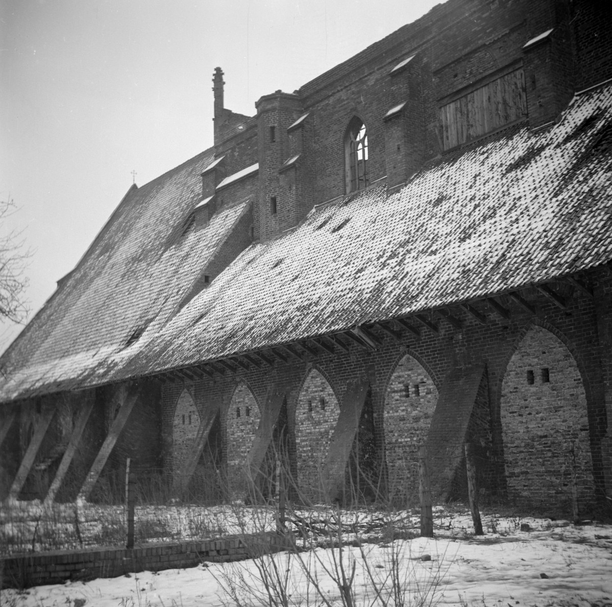 kościół pw. NMP - elewacja, skan 1