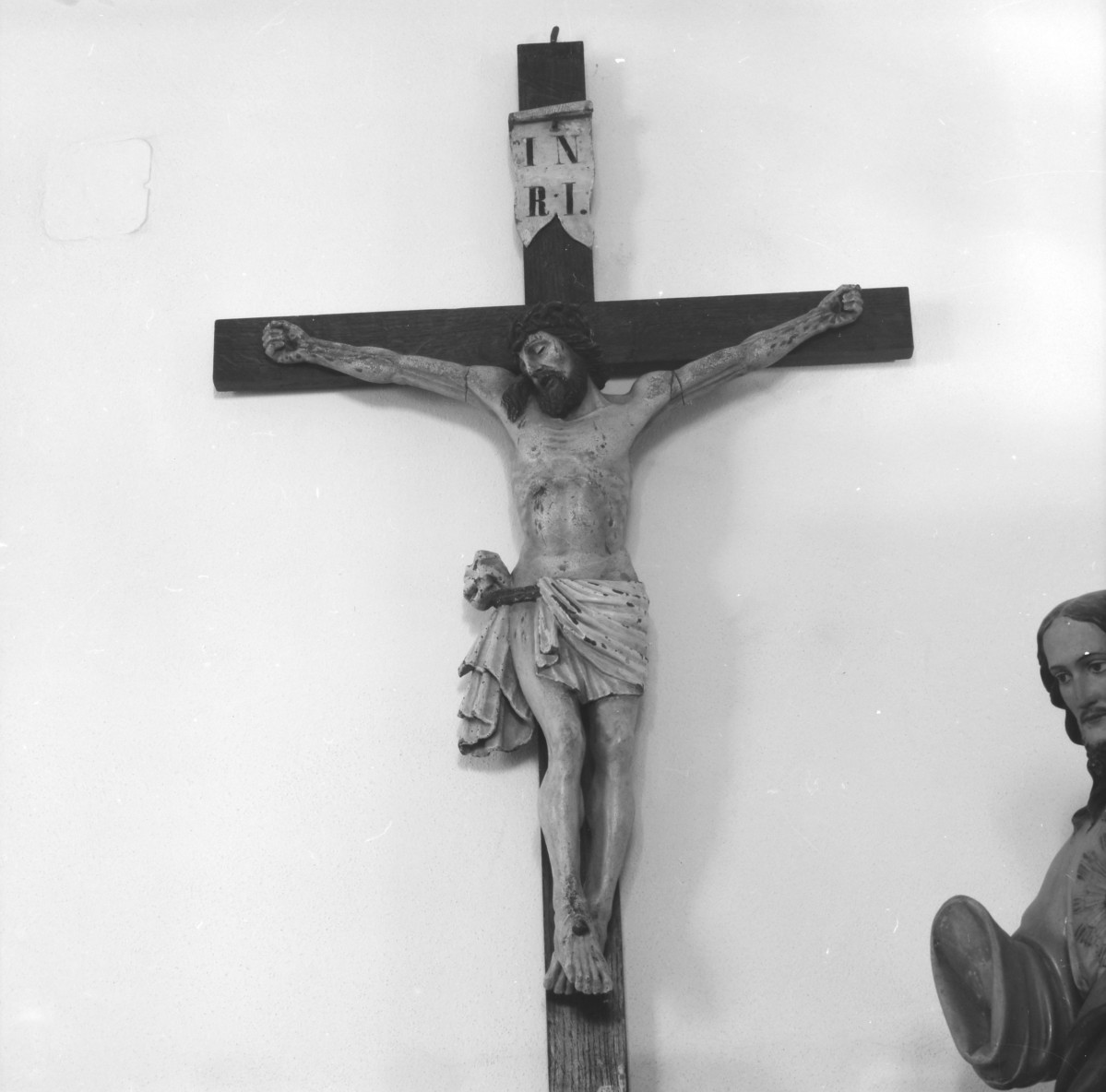 klasztor ss. Mniszek Benedyktynek - zbiory - rzeźba Krucyfiks z XVII w., skan 1