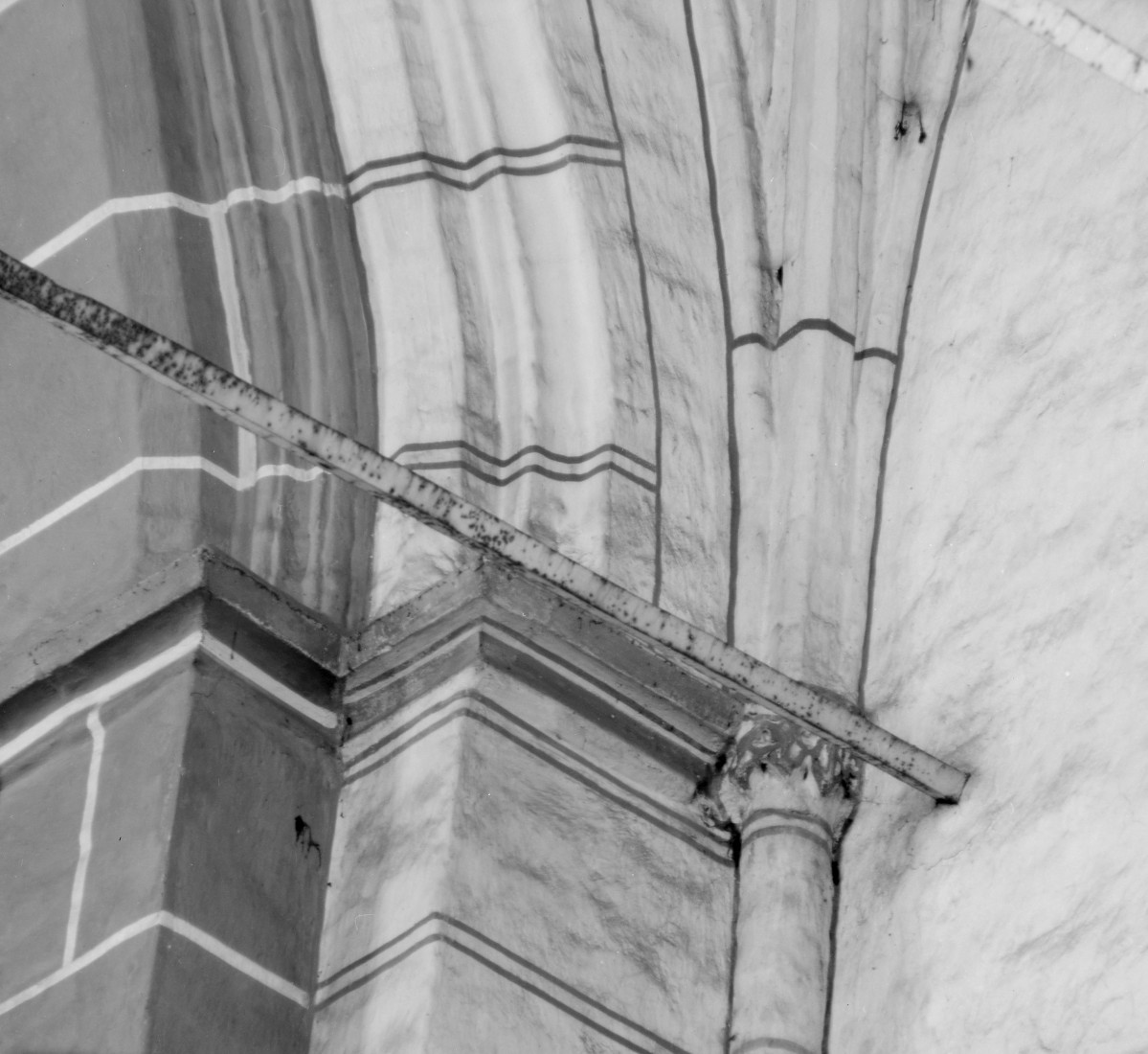Kościół pod wezwaniem św. Jakuba i św. Mikołaja - wnętrze: fragment belki tęczowej, skan 1