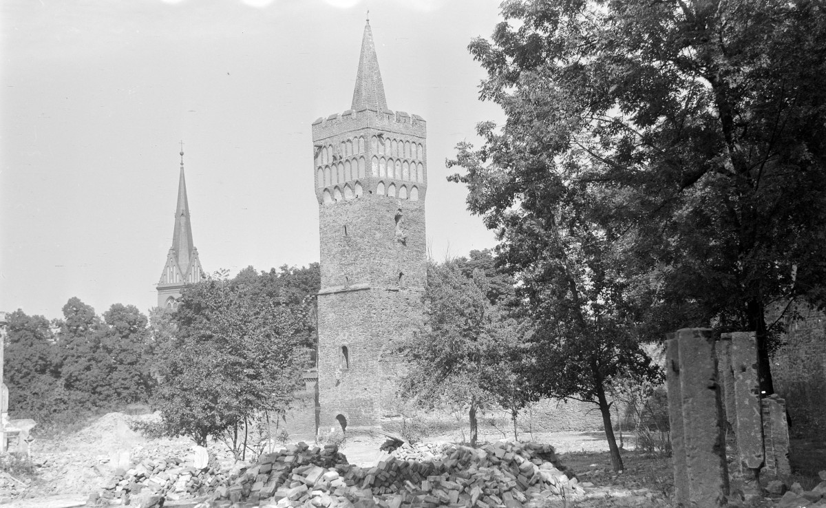 Wieża Bramy Wrocławskiej, skan 1