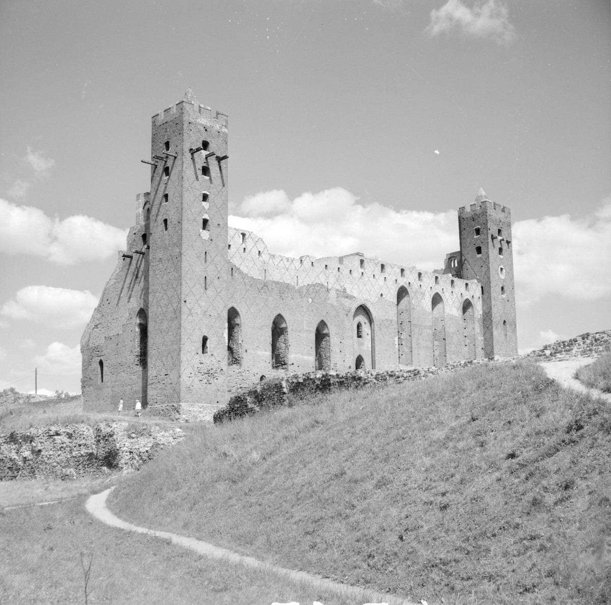 zamek - widok od południowego-zachodu, skan 1