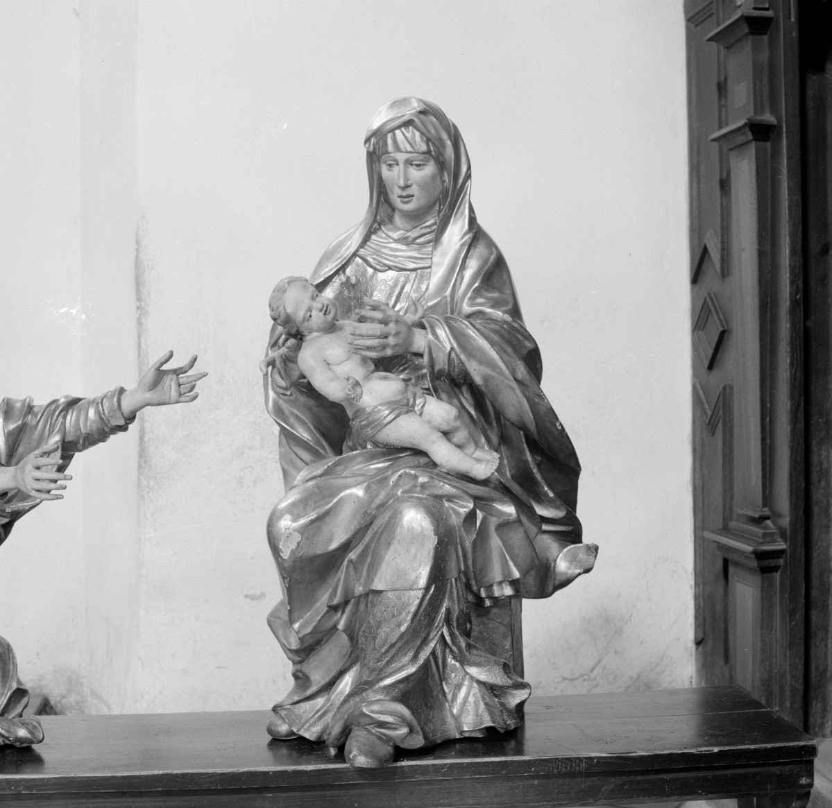 kościół parafialny pw. św.św. Mikołaja i Franciszka Ksawerego - wnętrze, rzeźba Sw. Anny, skan 1