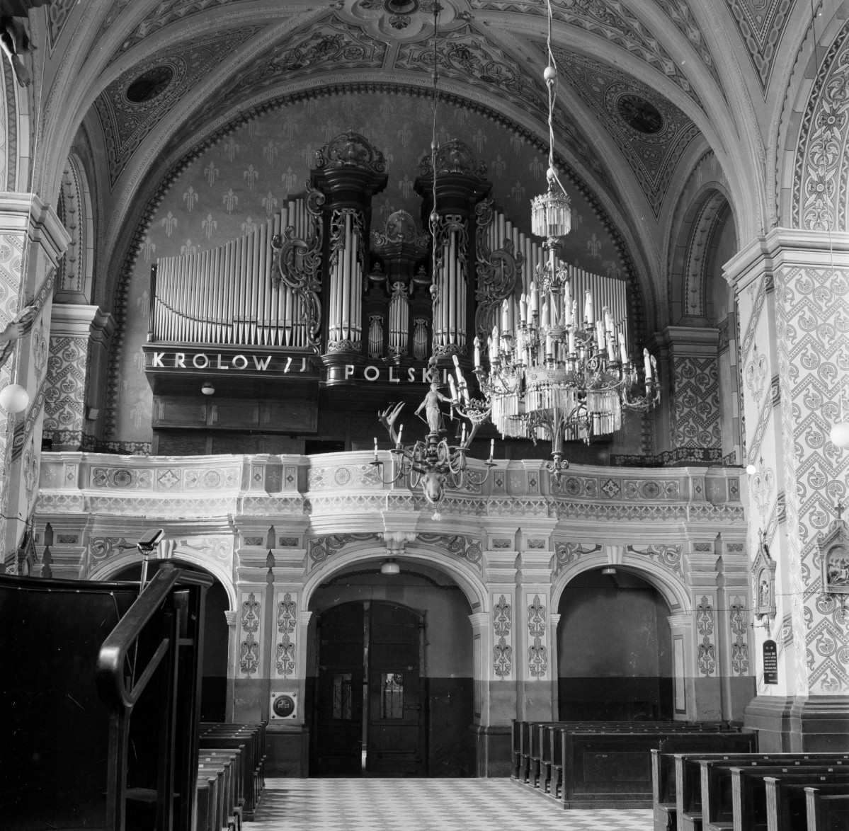 kościół św. Jakuba - wnętrz, prospekt organowy, chór, empora, skan 1