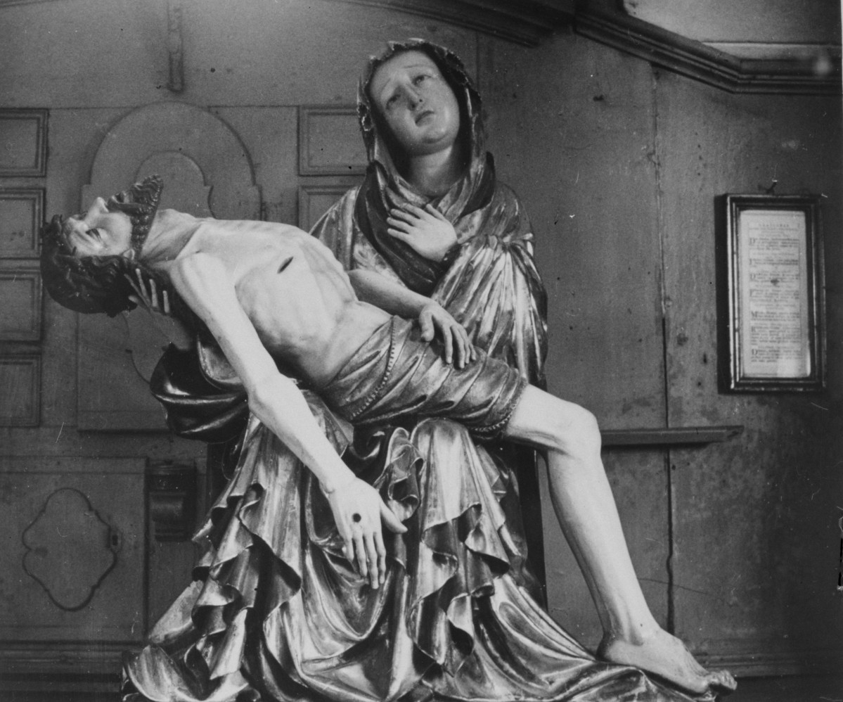 kościół pw. św. Jerzego - zbiory - rzeźba Pieta, skan 1