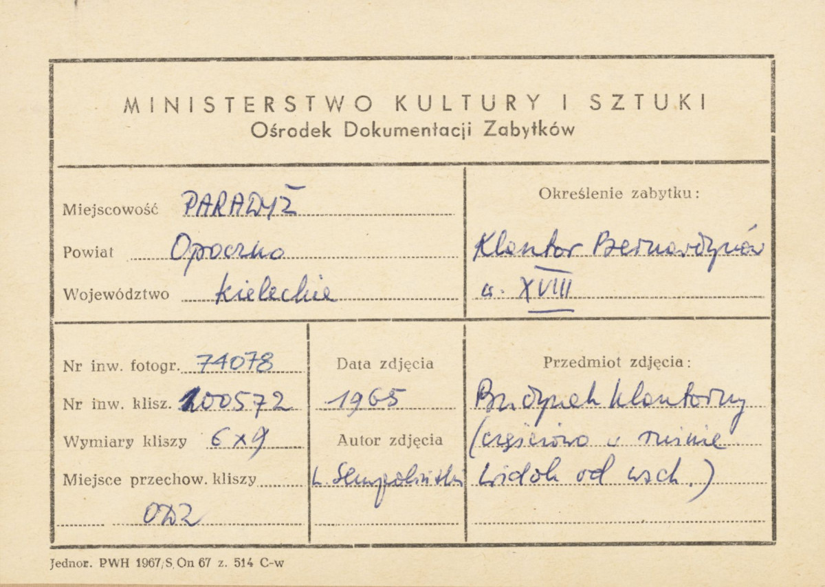 Zespół klasztorny - widok na budynki klasztorne od strony wsch. - metryczka
 , skan 1